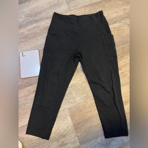 Large Capri Workout Leggings with Pockets
